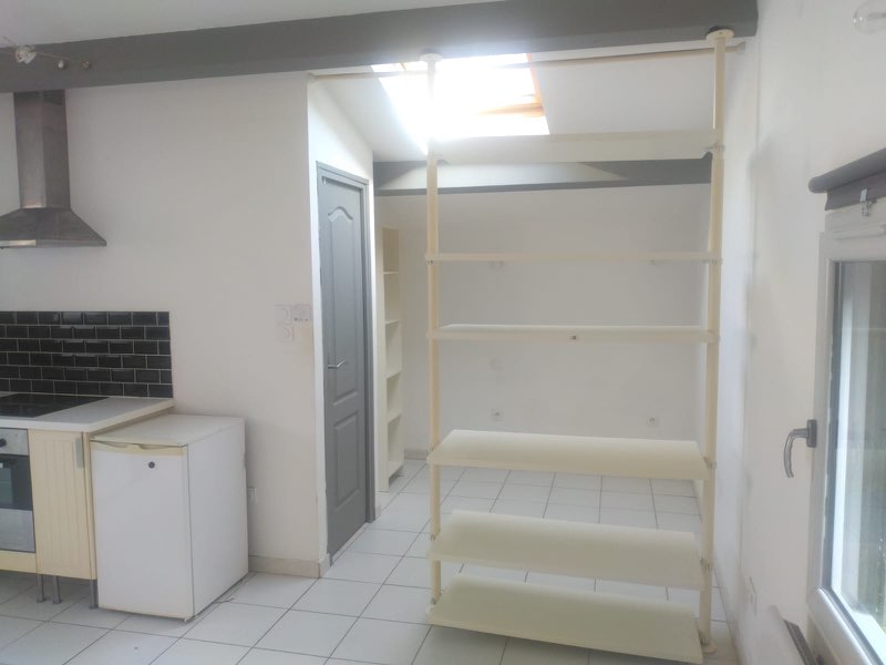 Beau studio avec cuisine équipée
