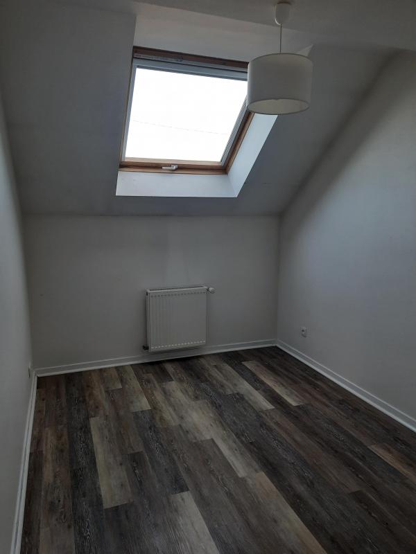Maison individuelle 4 chambres avec cour et stationnement – Angers