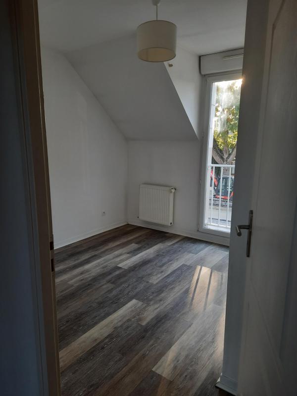 Maison individuelle 4 chambres avec cour et stationnement – Angers