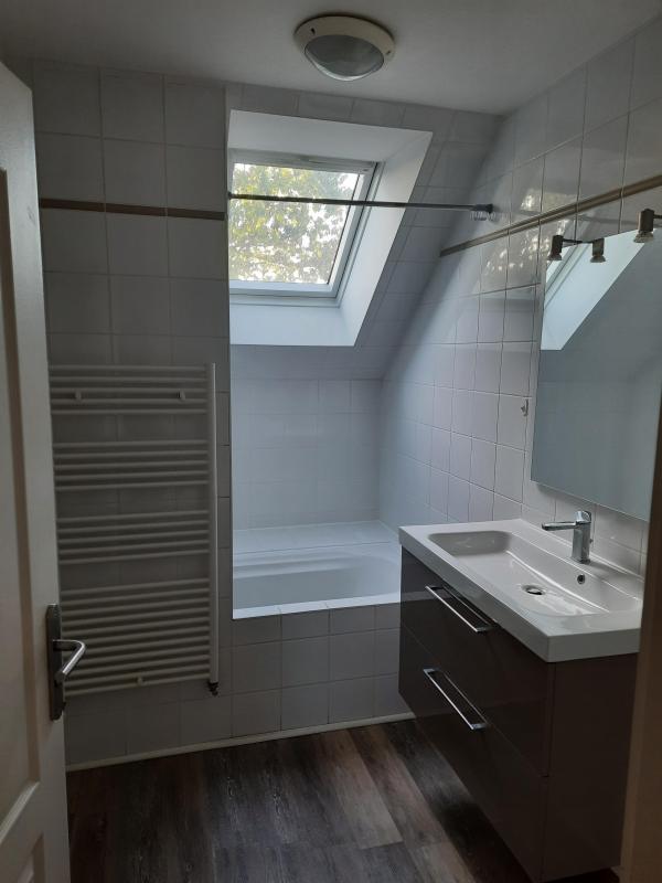 Maison individuelle 4 chambres avec cour et stationnement – Angers