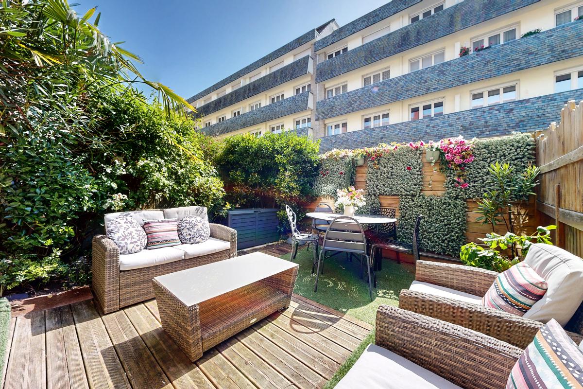 DINARD CENTRE – Au pied du marché – T1 bis rénové avec jardin privatif