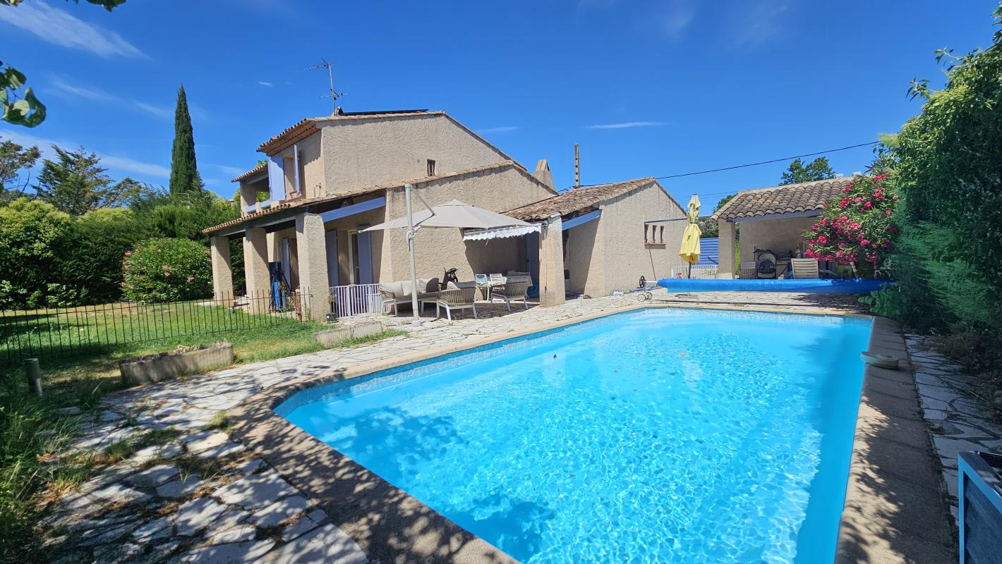 Villa T6 avec jardin et piscine