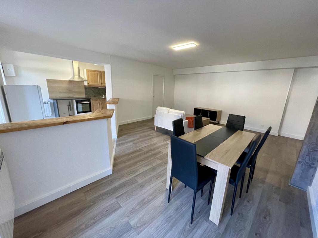 Appartement T3 meublé de 82 m² avec cour privative et parking – Luxeuil-les-Bains