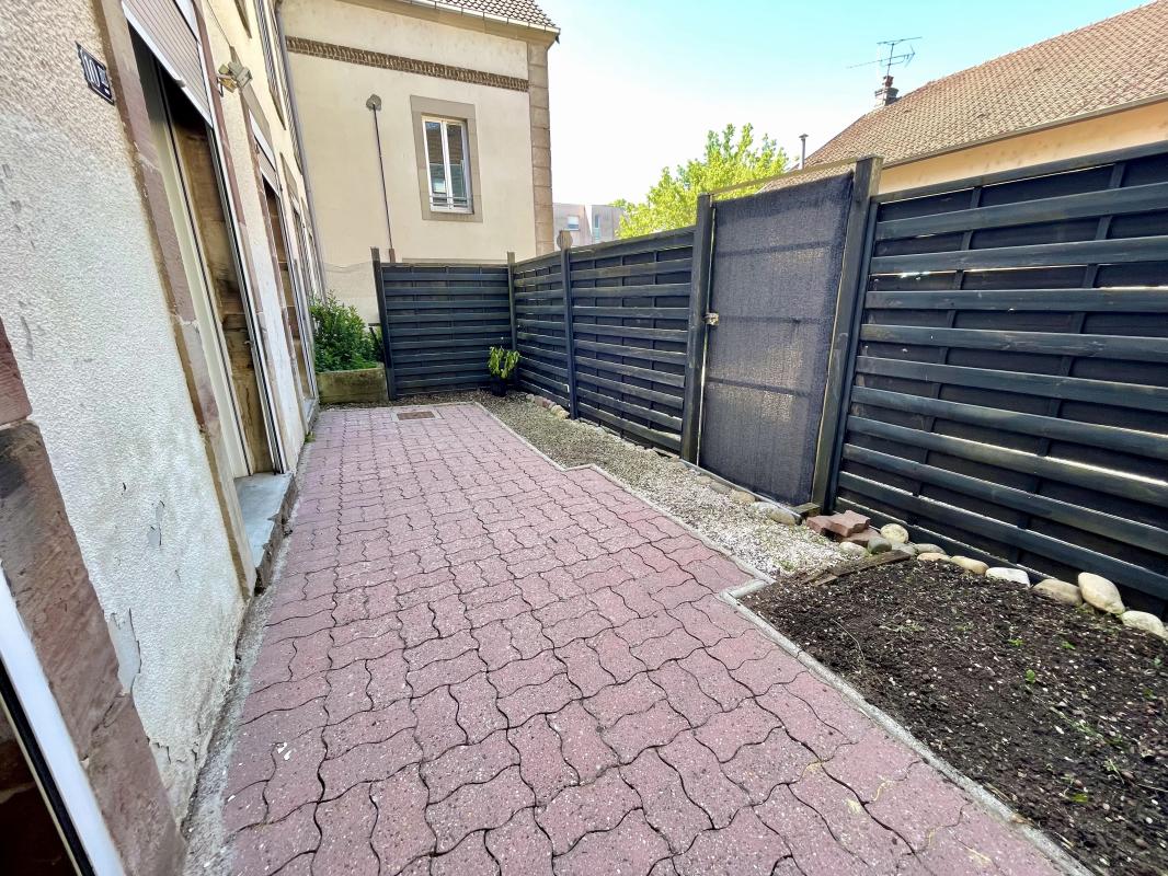 Appartement T3 meublé de 82 m² avec cour privative et parking – Luxeuil-les-Bains