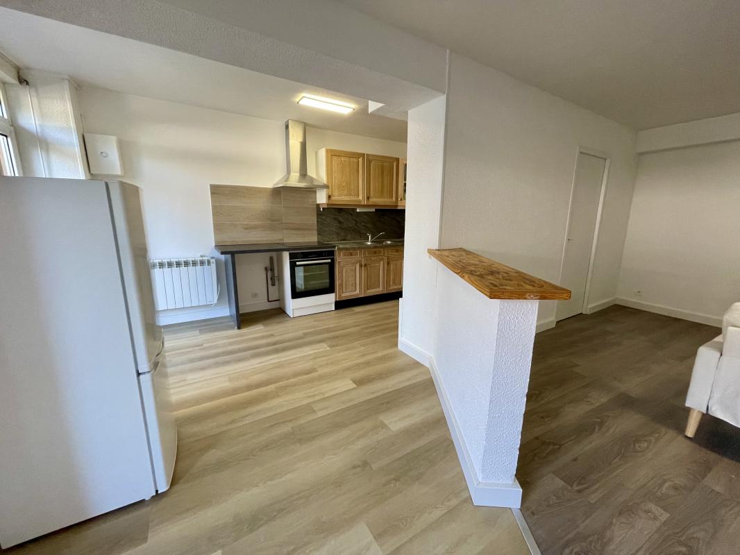 Appartement T3 meublé de 82 m² avec cour privative et parking – Luxeuil-les-Bains