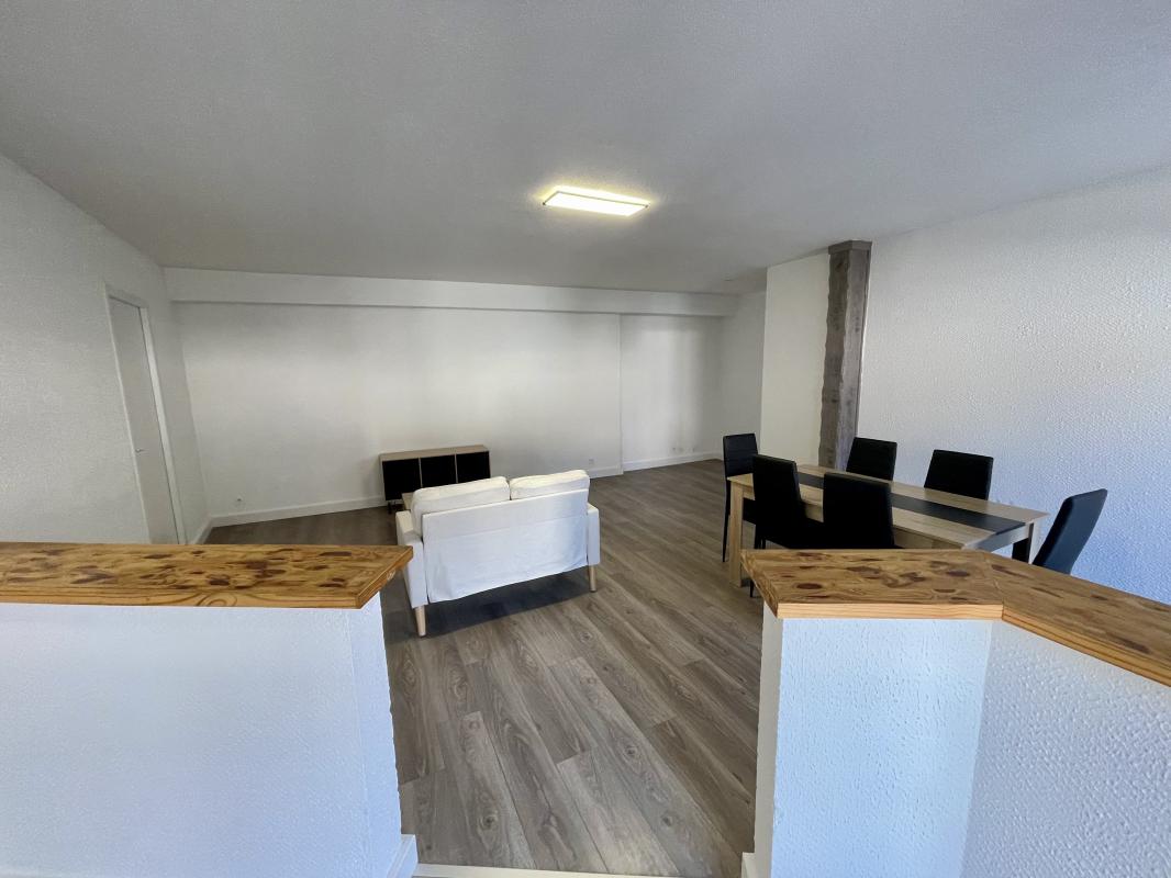 Appartement T3 meublé de 82 m² avec cour privative et parking – Luxeuil-les-Bains