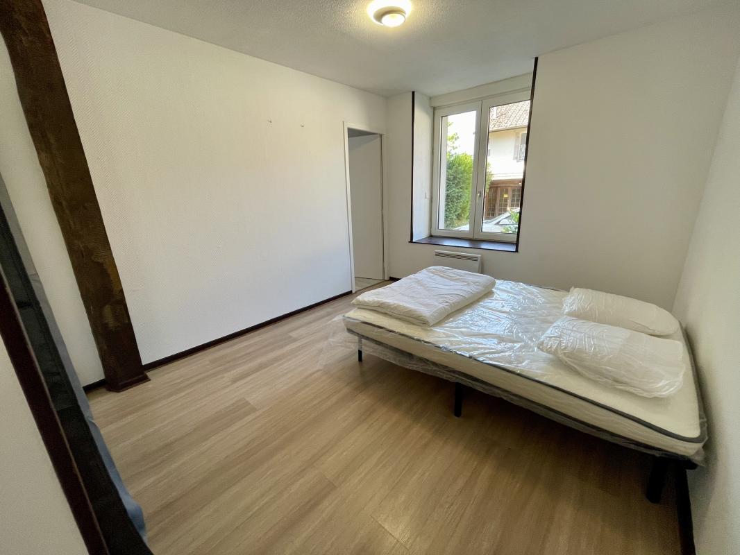 Appartement T3 meublé de 82 m² avec cour privative et parking – Luxeuil-les-Bains