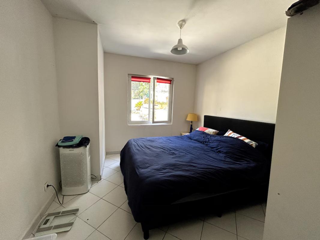 À LOUER – BAS DE VILLA MEUBLÉ AVEC JARDIN, PISCINE ET VUE MER – SANARY-SUR-MER