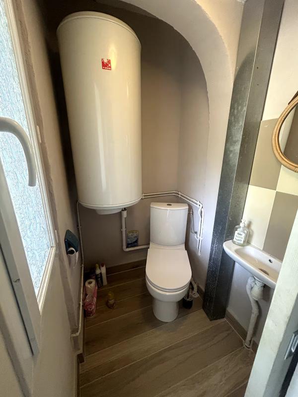 À LOUER – BAS DE VILLA MEUBLÉ AVEC JARDIN, PISCINE ET VUE MER – SANARY-SUR-MER