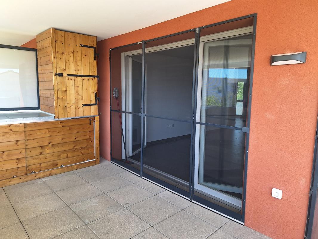 T4 avec grande terrasse, 3 chambres et 2 parkings – Istres