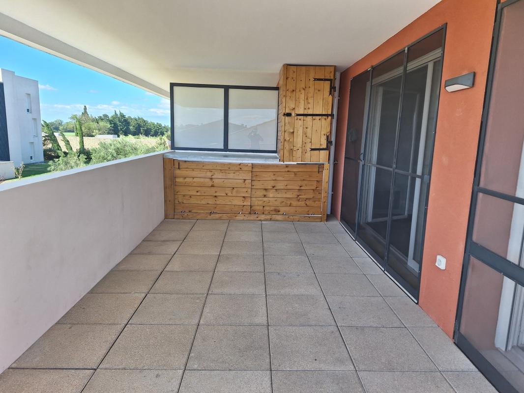 T4 avec grande terrasse, 3 chambres et 2 parkings – Istres