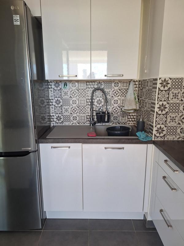 T4 avec grande terrasse, 3 chambres et 2 parkings – Istres