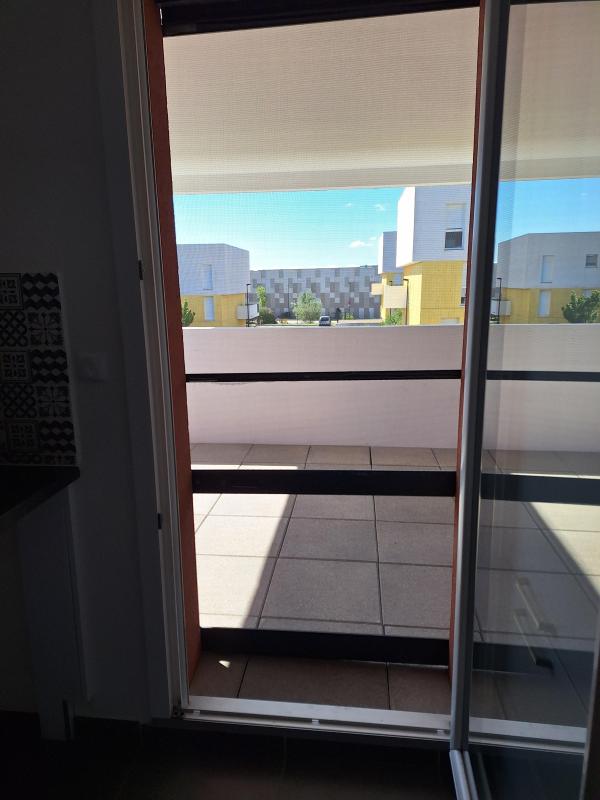 T4 avec grande terrasse, 3 chambres et 2 parkings – Istres