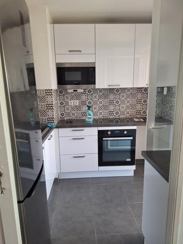 T4 avec grande terrasse, 3 chambres et 2 parkings – Istres