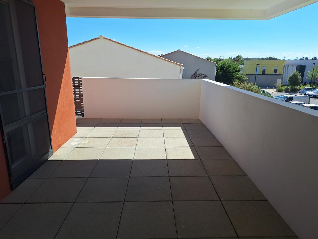 T4 avec grande terrasse, 3 chambres et 2 parkings – Istres