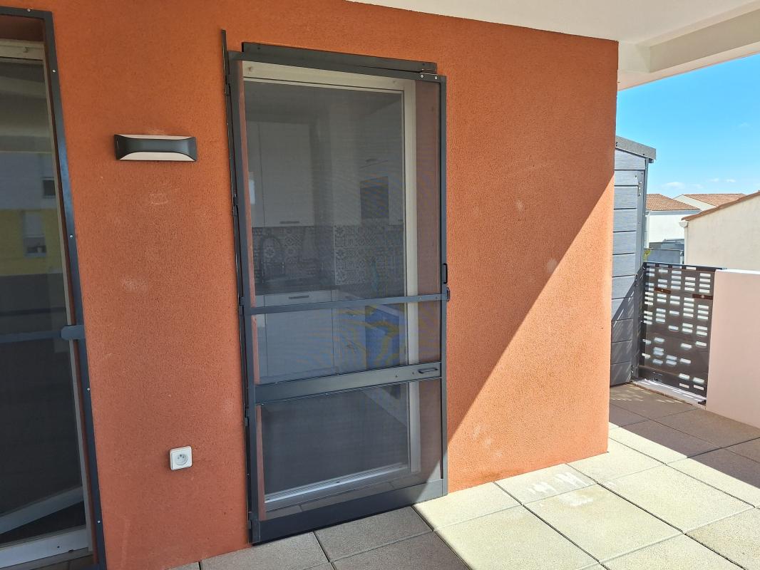 T4 avec grande terrasse, 3 chambres et 2 parkings – Istres
