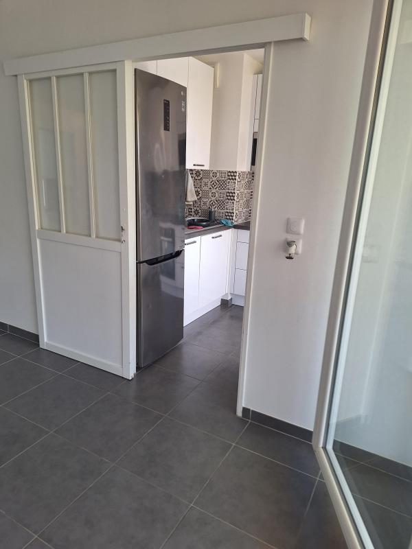 T4 avec grande terrasse, 3 chambres et 2 parkings – Istres
