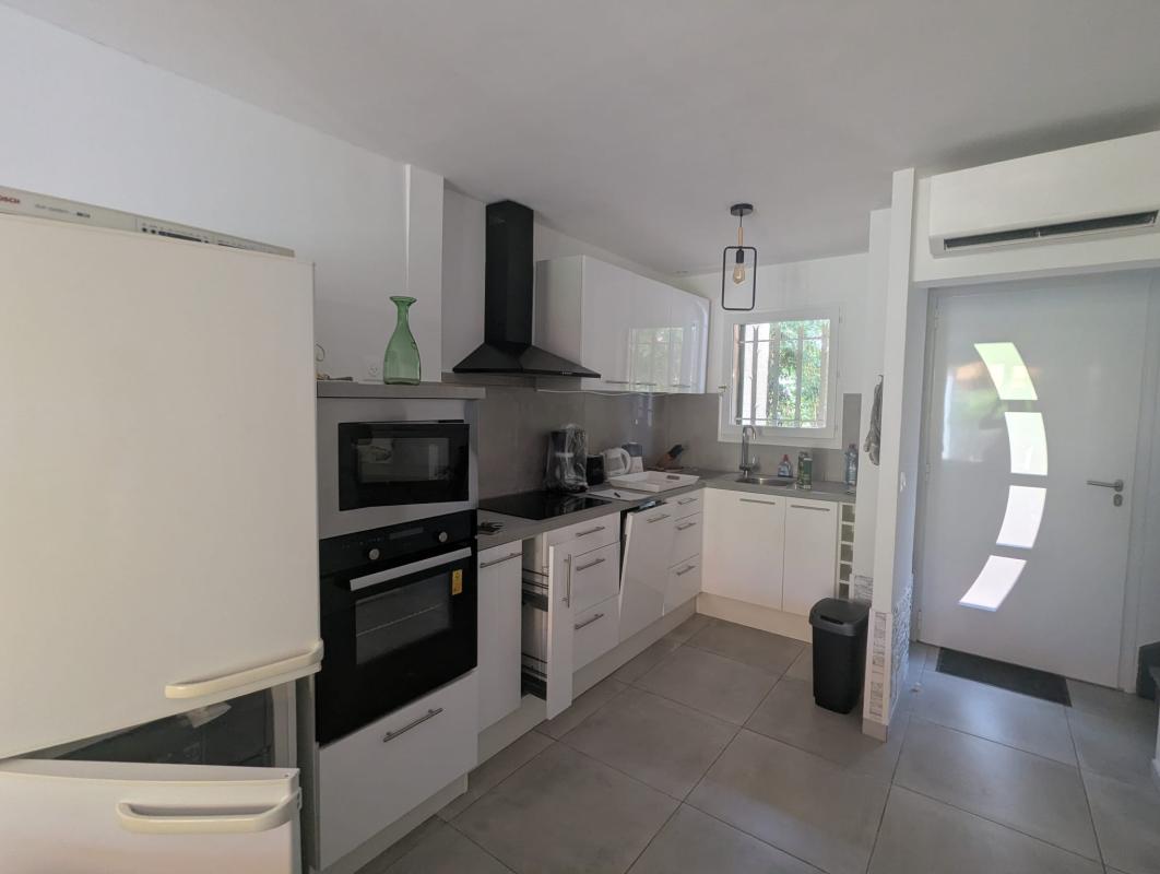 CARQUEIRANNE – MAISON 3 PIÈCES AVEC JARDIN, TERRASSES ET VUE MER - MEUBLE