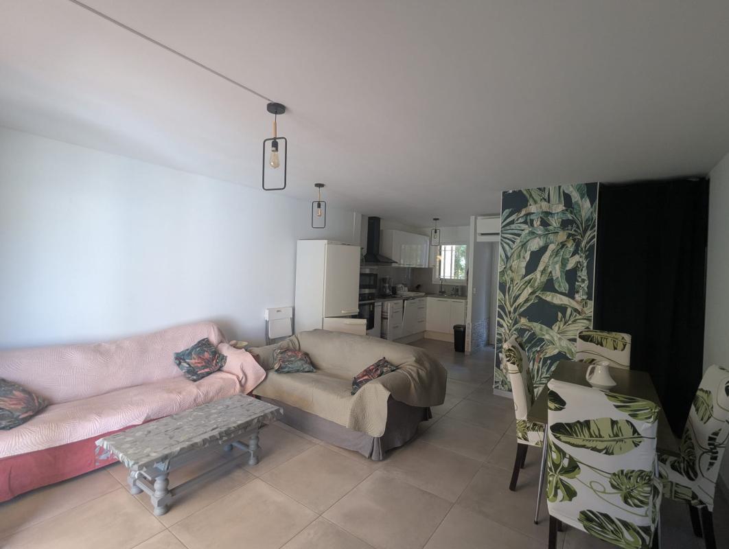 CARQUEIRANNE – MAISON 3 PIÈCES AVEC JARDIN, TERRASSES ET VUE MER - MEUBLE