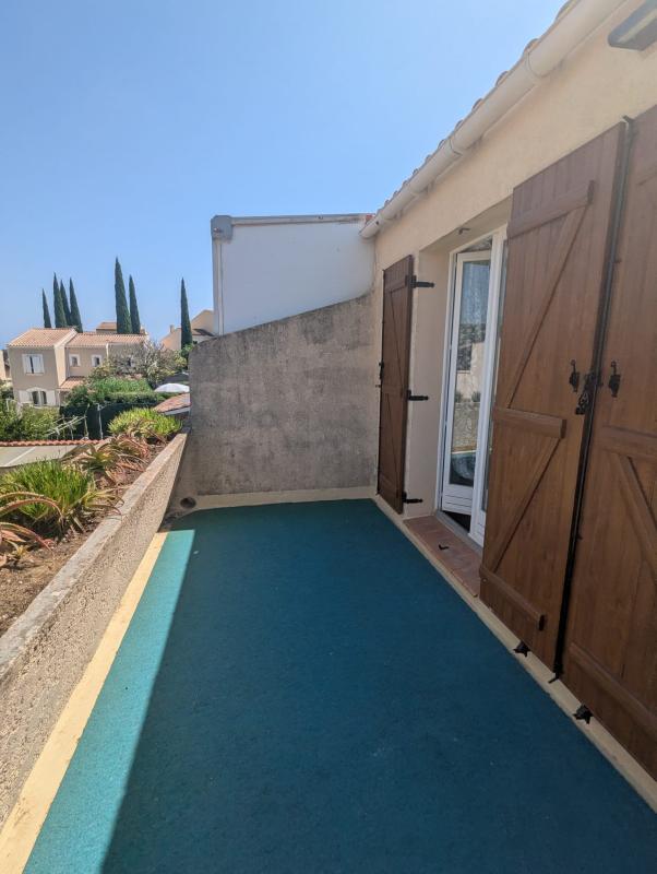 CARQUEIRANNE – MAISON 3 PIÈCES AVEC JARDIN, TERRASSES ET VUE MER - MEUBLE
