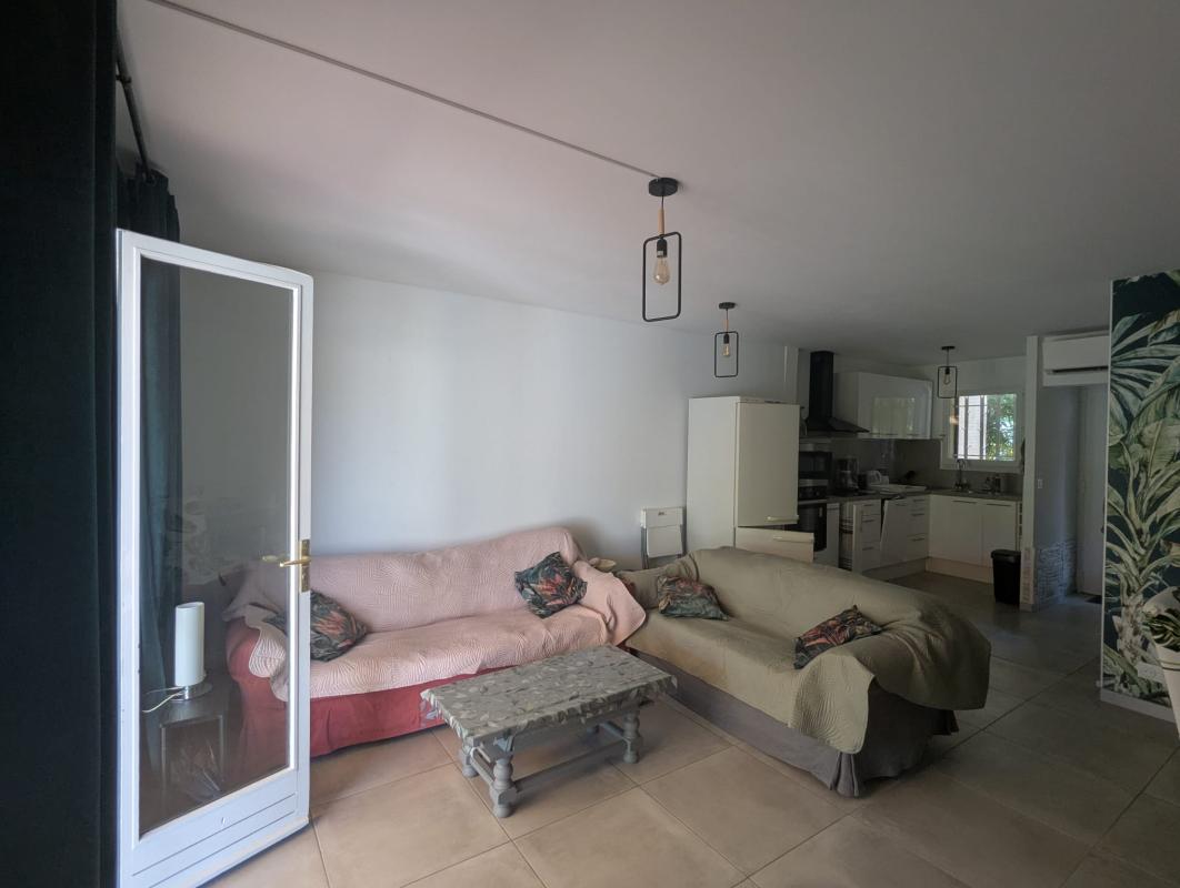 CARQUEIRANNE – MAISON 3 PIÈCES AVEC JARDIN, TERRASSES ET VUE MER - MEUBLE