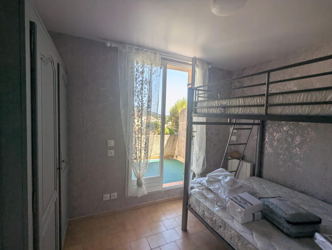 CARQUEIRANNE – MAISON 3 PIÈCES AVEC JARDIN, TERRASSES ET VUE MER - MEUBLE