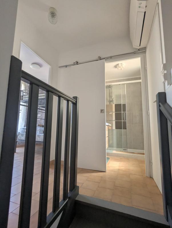 CARQUEIRANNE – MAISON 3 PIÈCES AVEC JARDIN, TERRASSES ET VUE MER - MEUBLE