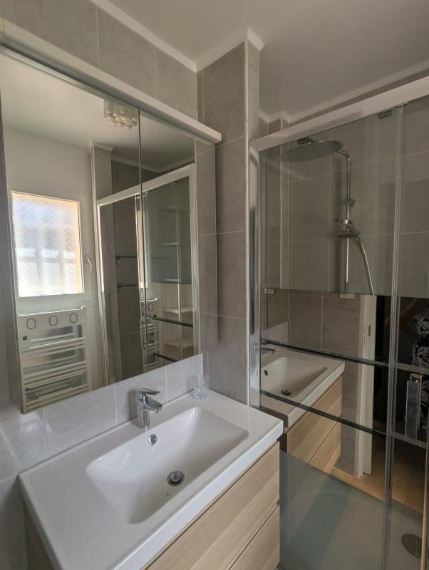 CARQUEIRANNE – MAISON 3 PIÈCES AVEC JARDIN, TERRASSES ET VUE MER - MEUBLE