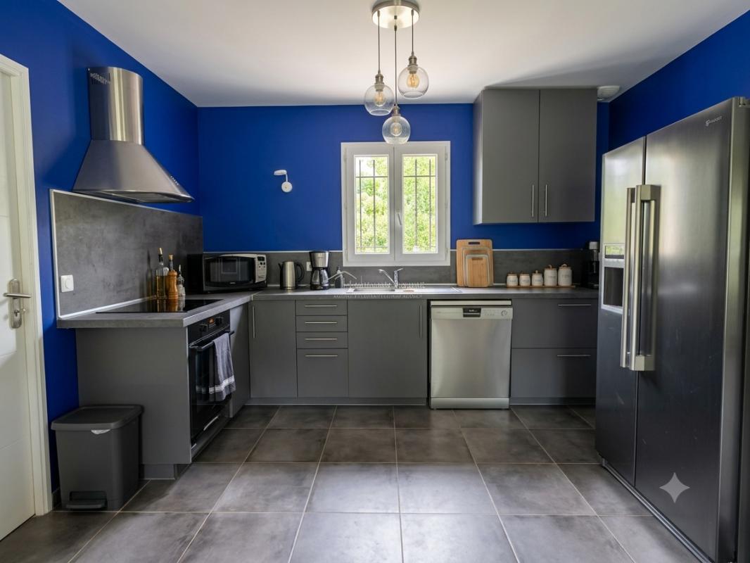 Villa MEUBLÉE - 4 pièces avec jardin de 1 000 m² – La Motte