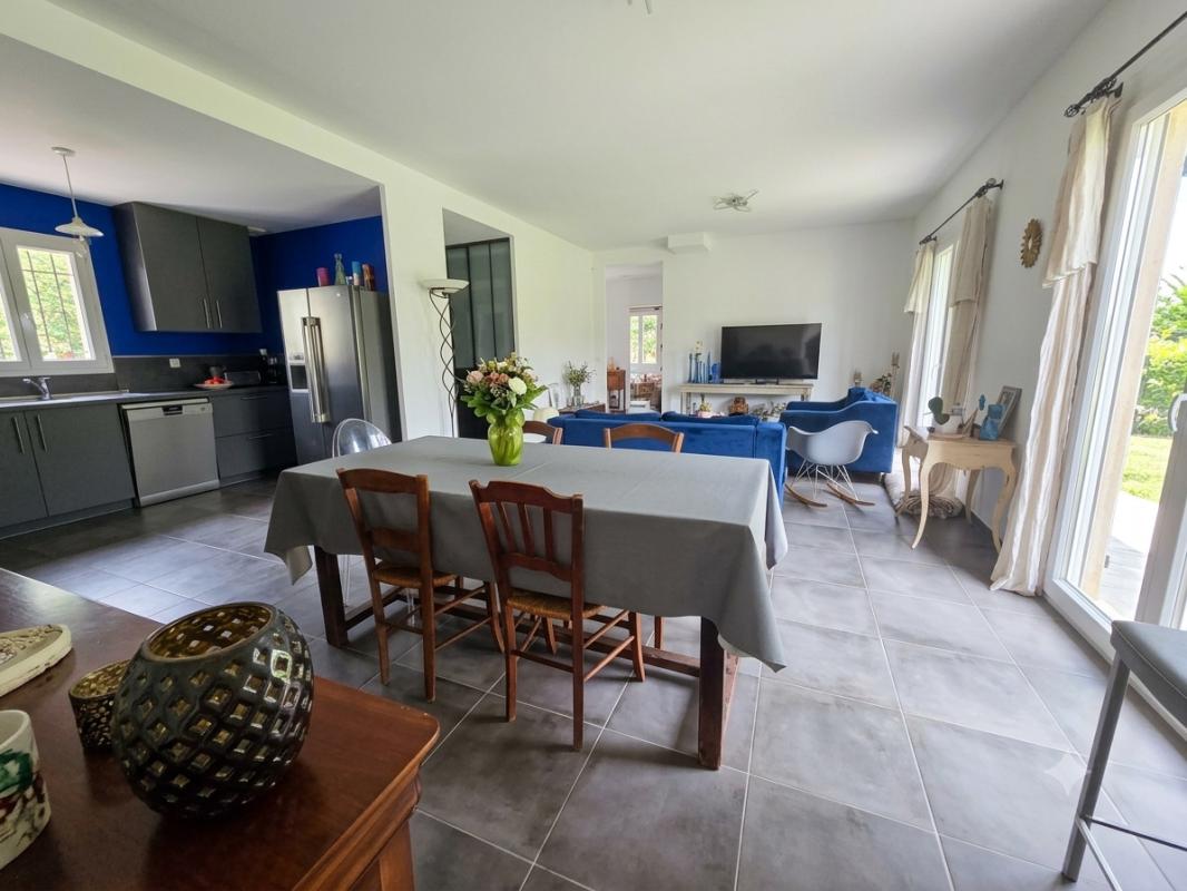 Villa MEUBLÉE - 4 pièces avec jardin de 1 000 m² – La Motte