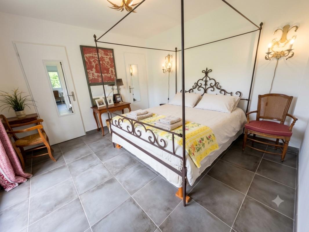 Villa MEUBLÉE - 4 pièces avec jardin de 1 000 m² – La Motte