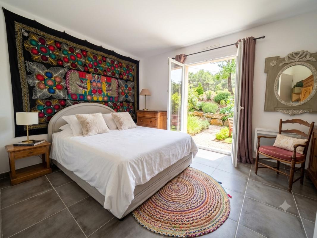Villa MEUBLÉE - 4 pièces avec jardin de 1 000 m² – La Motte