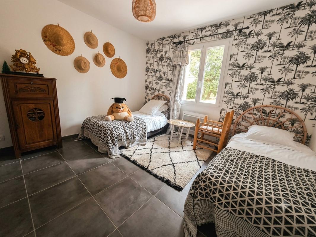 Villa MEUBLÉE - 4 pièces avec jardin de 1 000 m² – La Motte