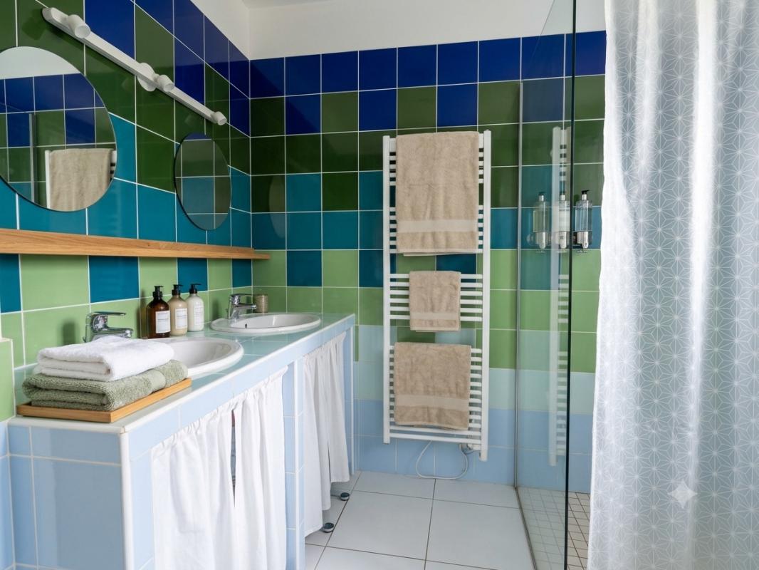 Villa MEUBLÉE - 4 pièces avec jardin de 1 000 m² – La Motte